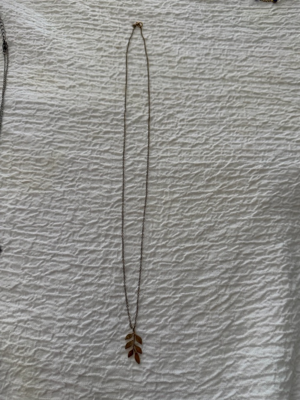 Delicate Gold Leaf Pendant Necklace - Women Jewelry